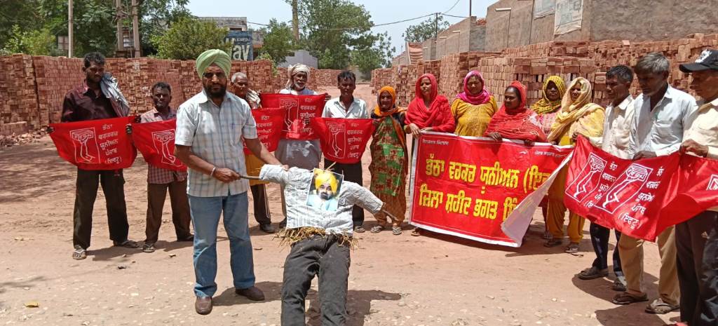 Kiln workers burnt the effigy of the Punjab government